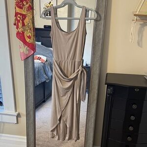Elegant Beige Sleeveless Dress